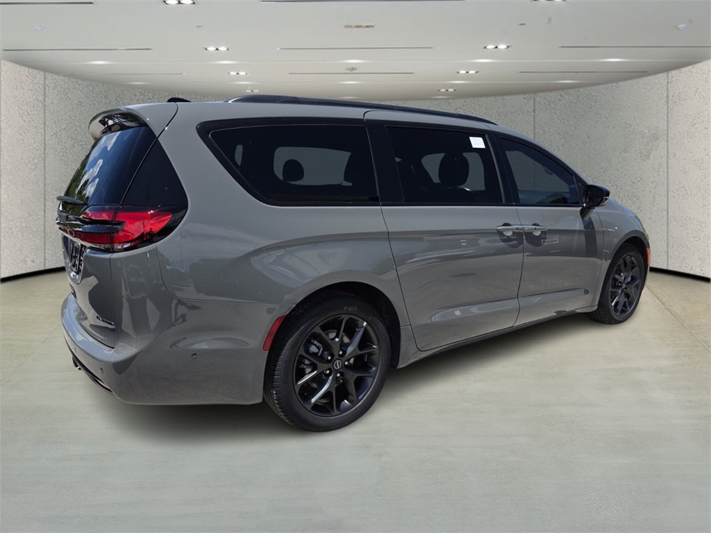 2025 Chrysler Pacifica Limited photo 4