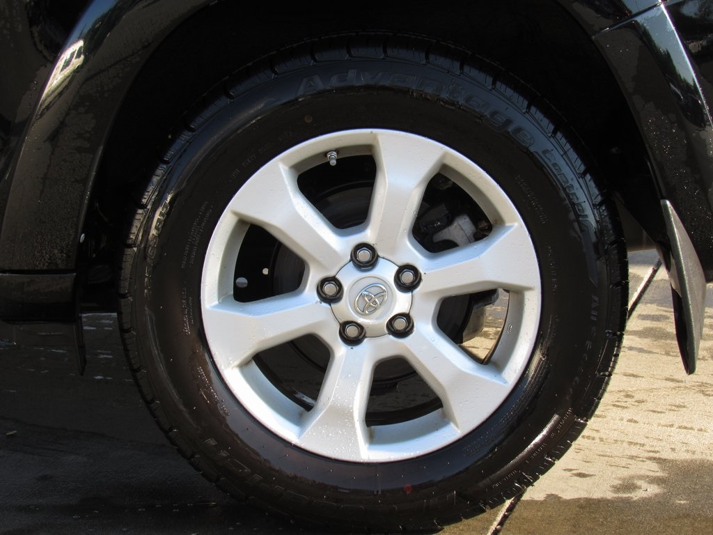 2011 Toyota RAV4 LE photo 36