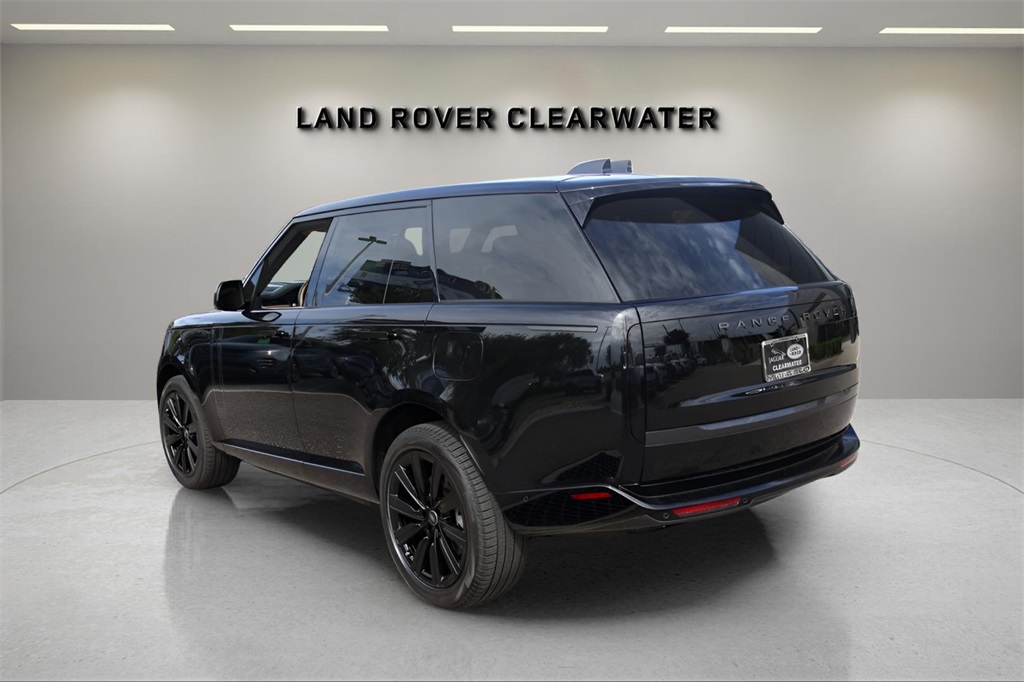 2025 Land Rover Range Rover SE photo 3
