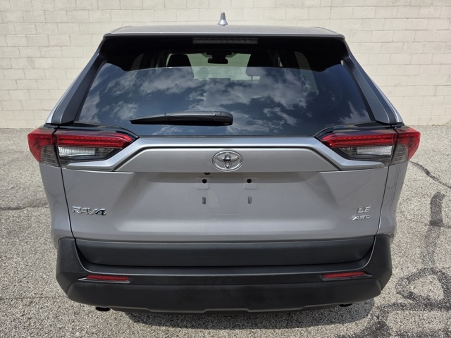 2022 Toyota RAV4 LE photo 3