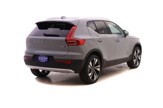 2025 Volvo XC40 photo 4