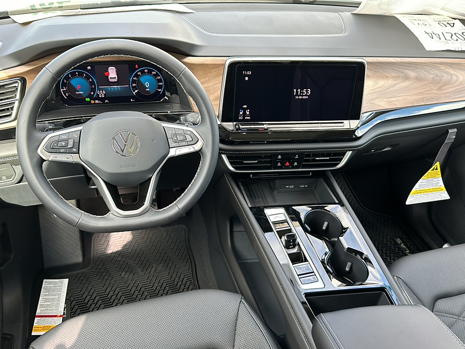 New 2025 Pure White Volkswagen 2.0T SE w/Technology image 18
