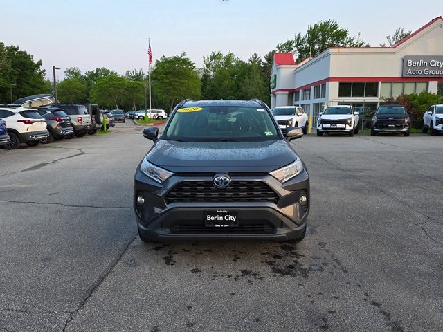 2020 Toyota RAV4 Hybrid XLE photo 2