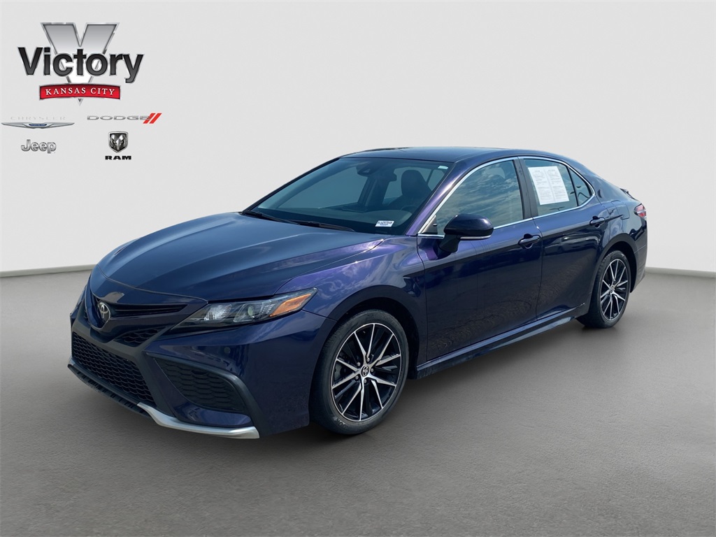 2022 Toyota Camry SE photo 3