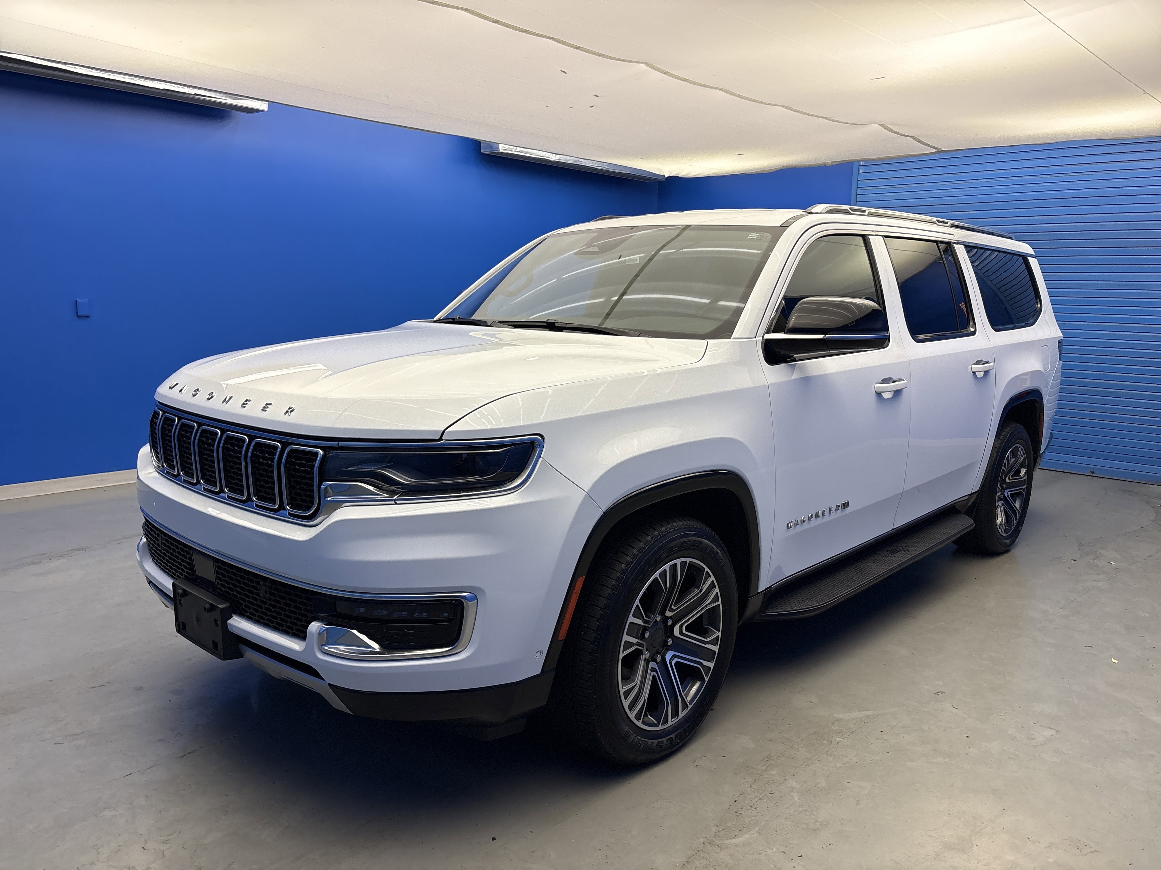 2024 Jeep Wagoneer L Series II photo 3