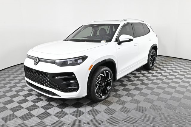 2026 Volkswagen Tiguan SEL R-Line photo 2