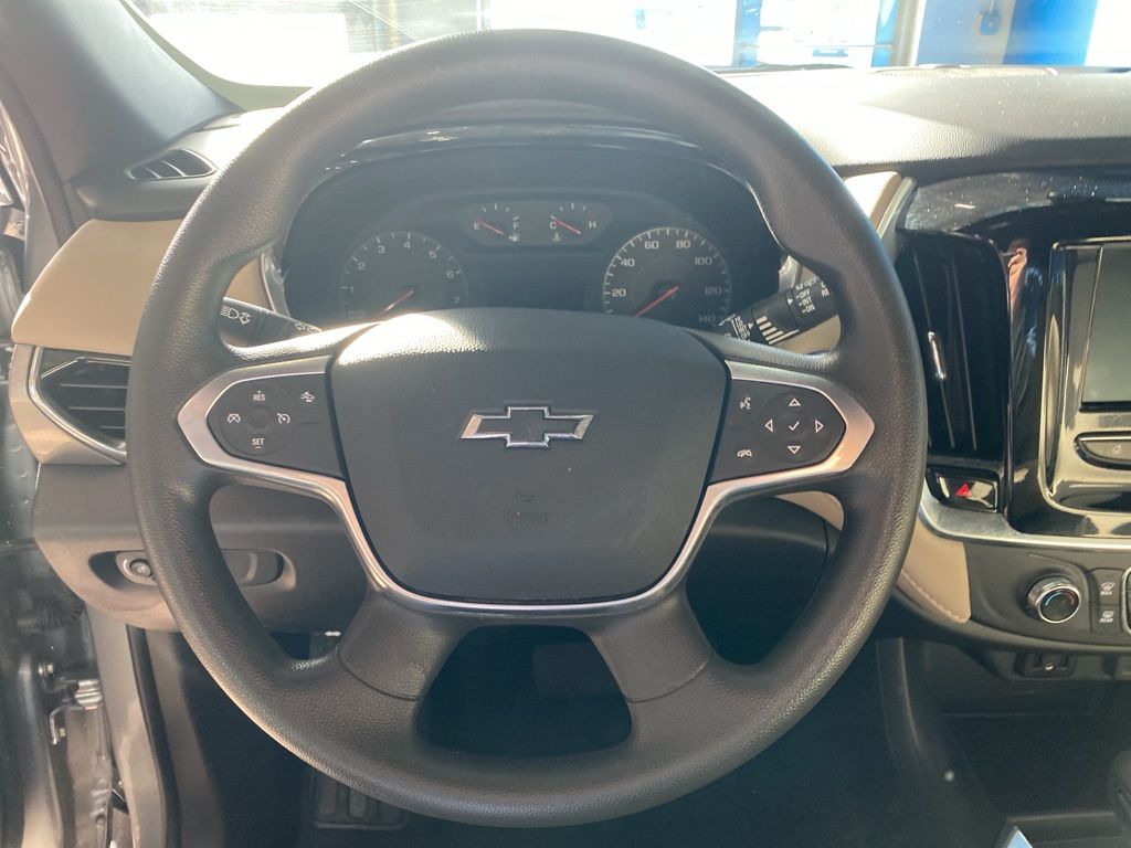 2023 Chevrolet Traverse LS photo 4