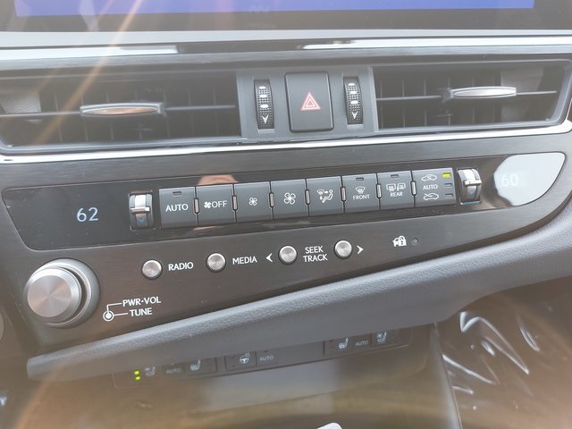 2025 Lexus ES 300h F SPORT Design photo 20