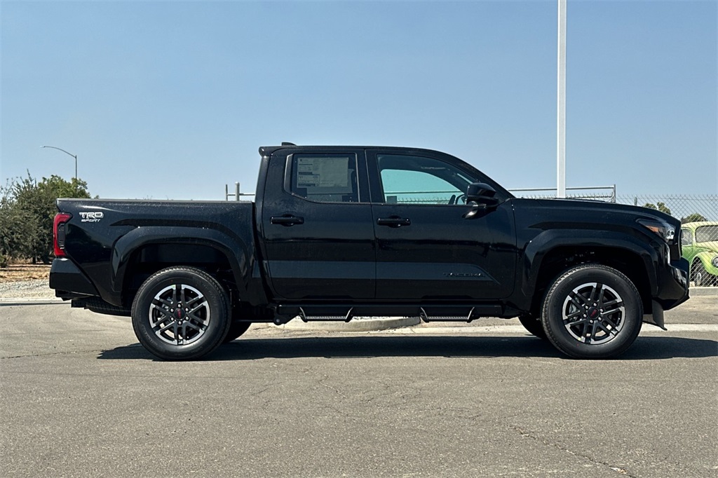 2025 Toyota Tacoma TRD Sport 4x4 Double Cab photo 3