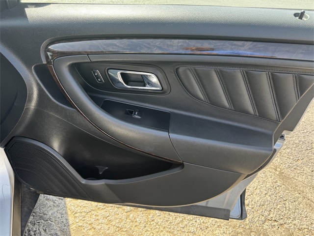 2018 Ford Taurus Limited photo 13