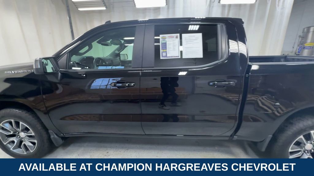 2024 Chevrolet Silverado 1500 LT photo 4