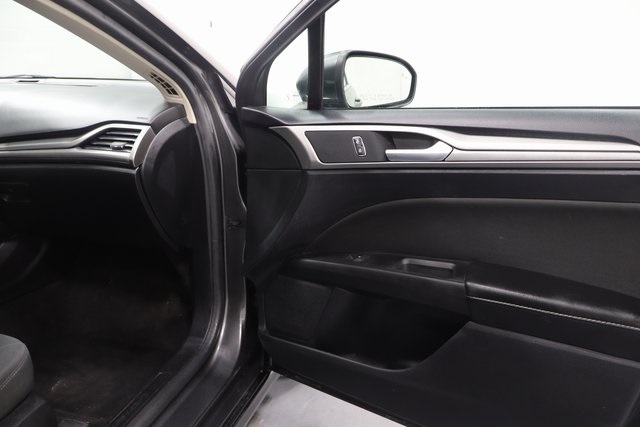 2020 Ford Fusion SE photo 14