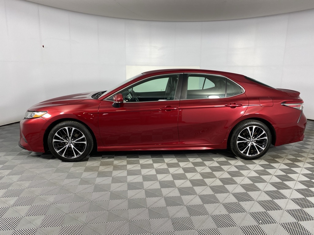 2018 Toyota Camry SE photo 13