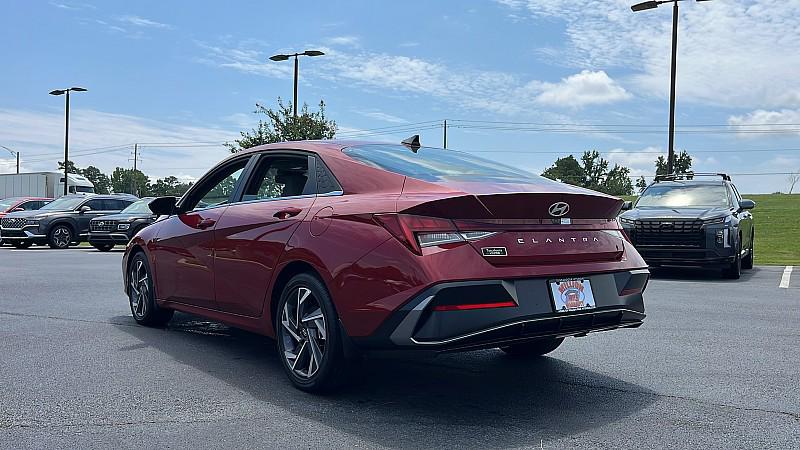 2025 Hyundai Elantra SEL Convenience photo 32