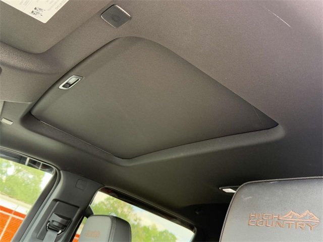 2023 Chevrolet Silverado 1500 High Country photo 4