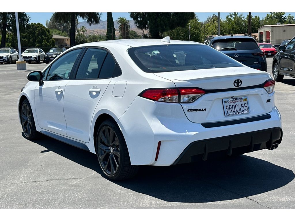 2025 Toyota Corolla SE photo 3