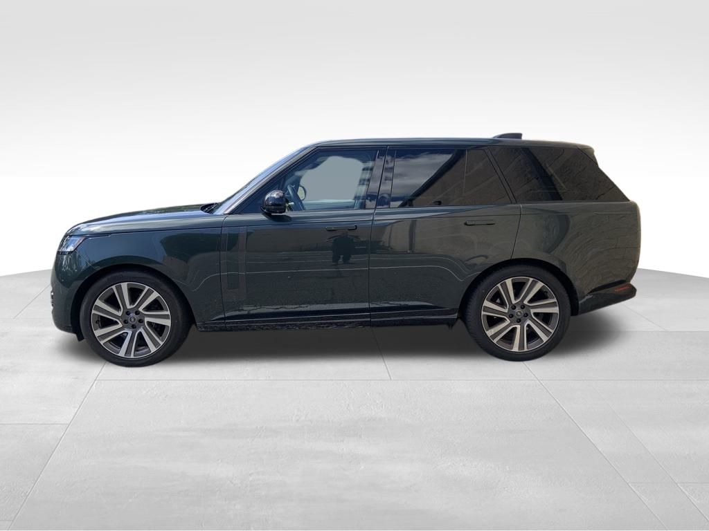 2023 Land Rover Range Rover SE photo 2