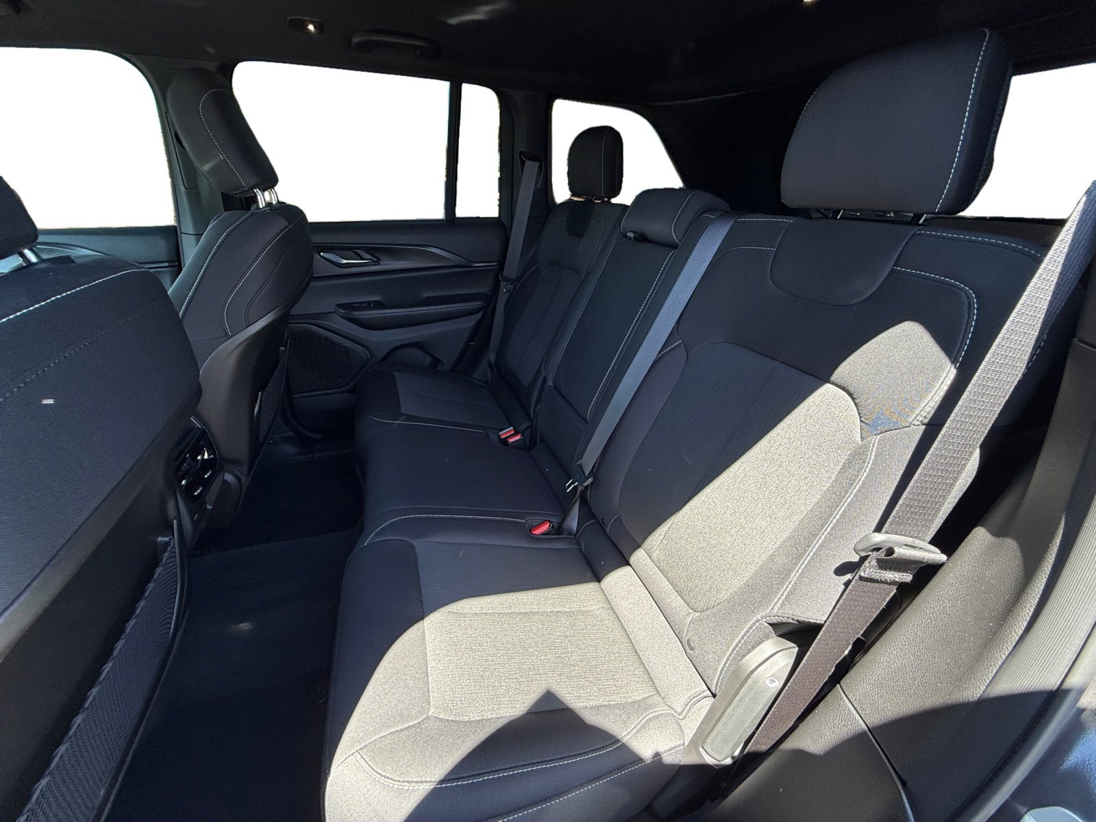 2024 Jeep Grand Cherokee Laredo photo 16