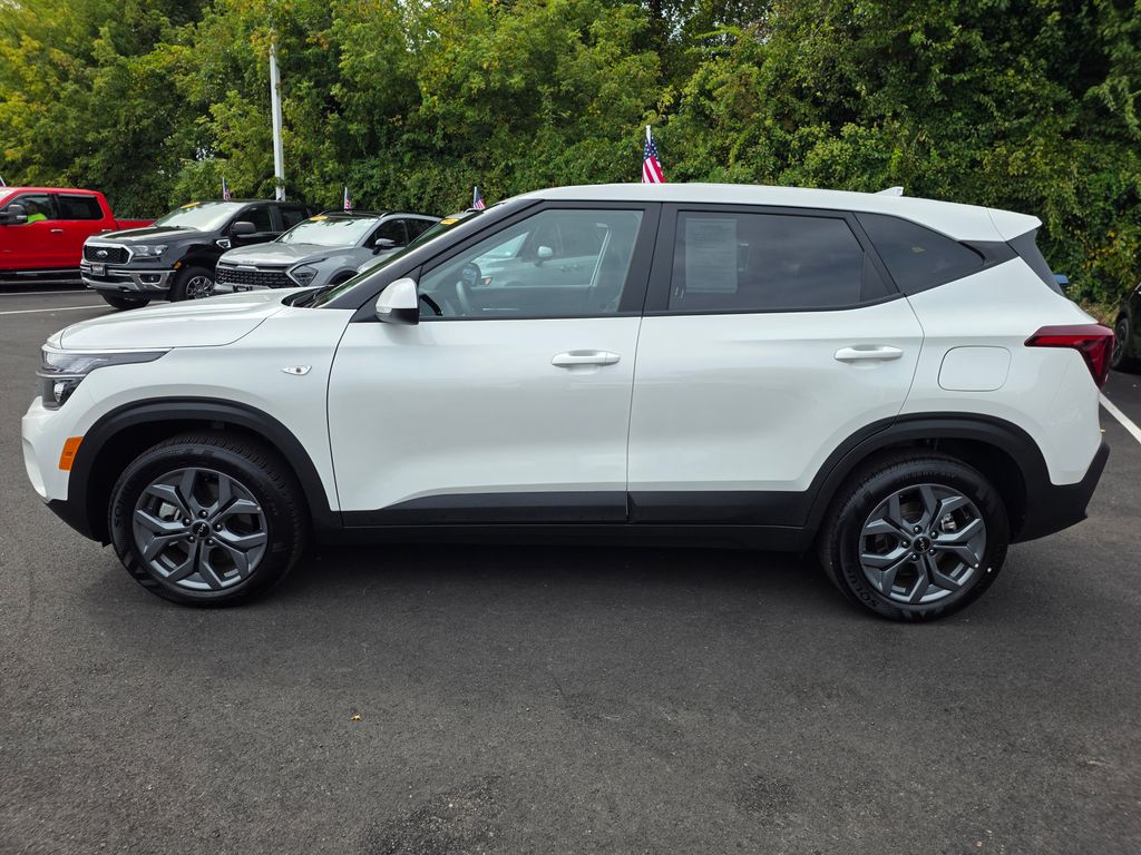 2025 Kia Seltos LX photo 2