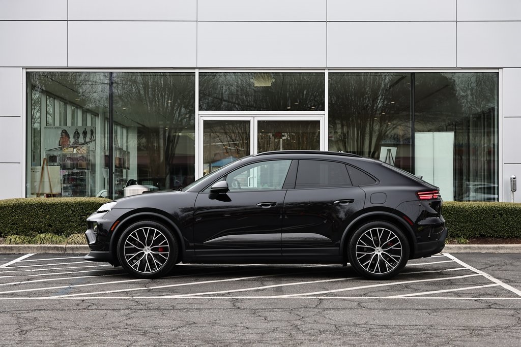 2025 Porsche Macan Electric photo 2