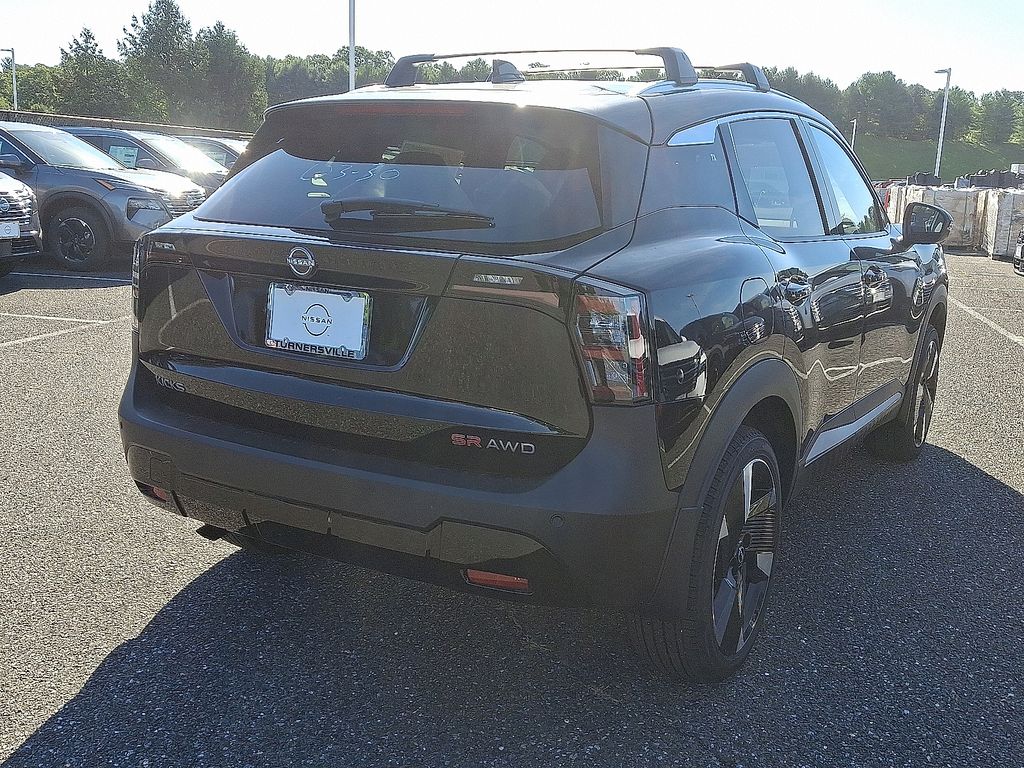 2026 Nissan Kicks SR photo 2