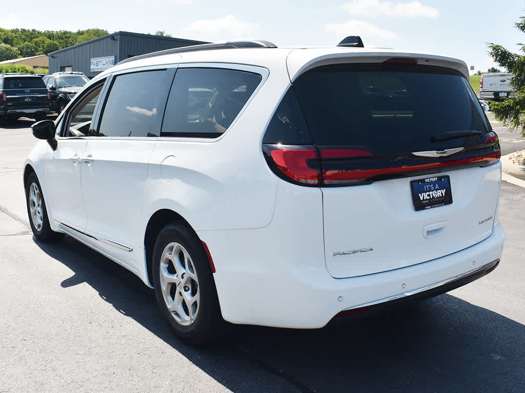 2023 Chrysler Pacifica Limited photo 3