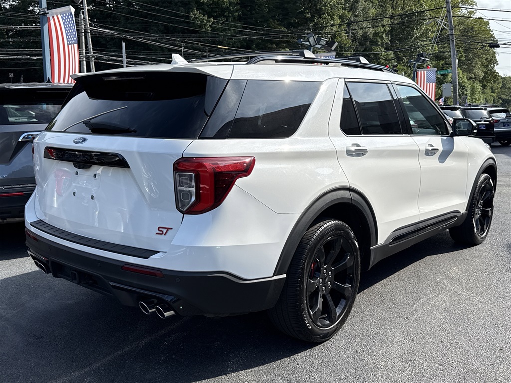 2022 Ford Explorer ST photo 3