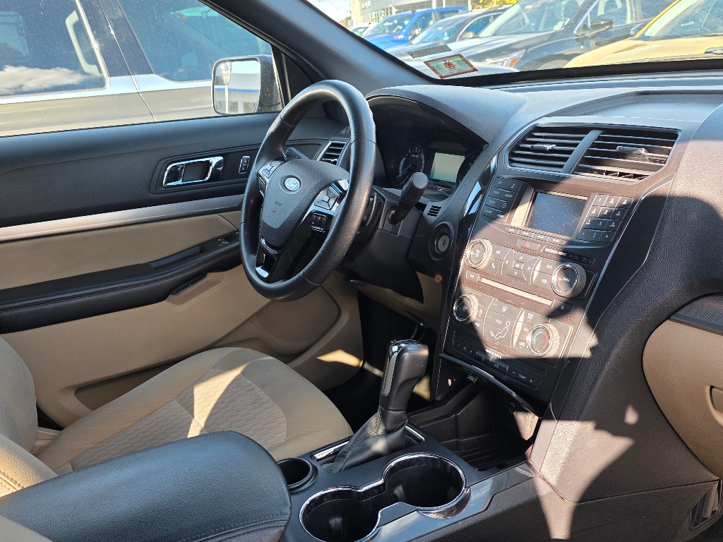 2016 Ford Explorer Base photo 4