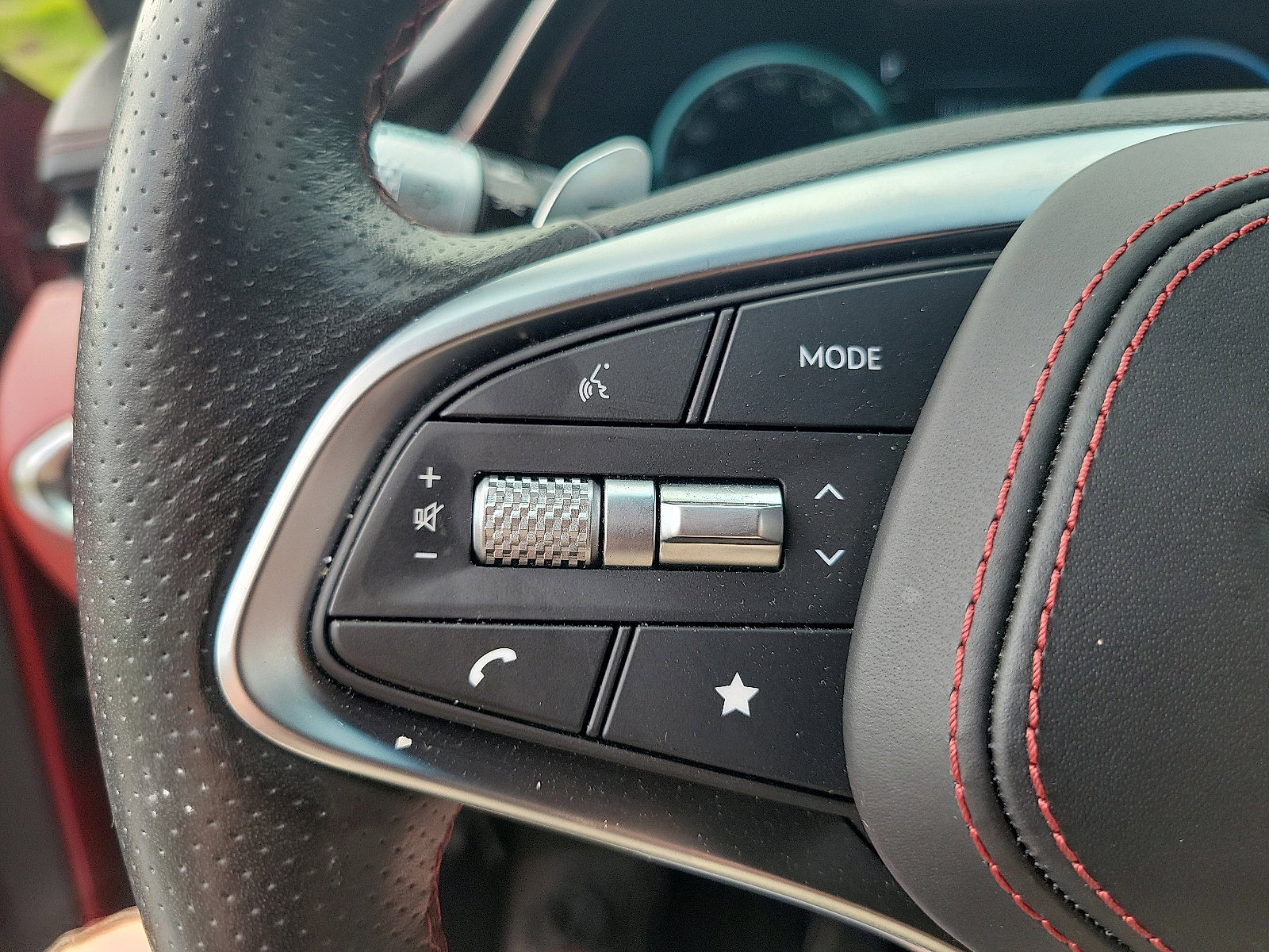 2023 Genesis GV70 2.5T Sport Prestige Advanced photo 5