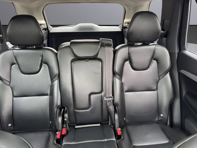 2022 Volvo XC90 T5 Momentum photo 15