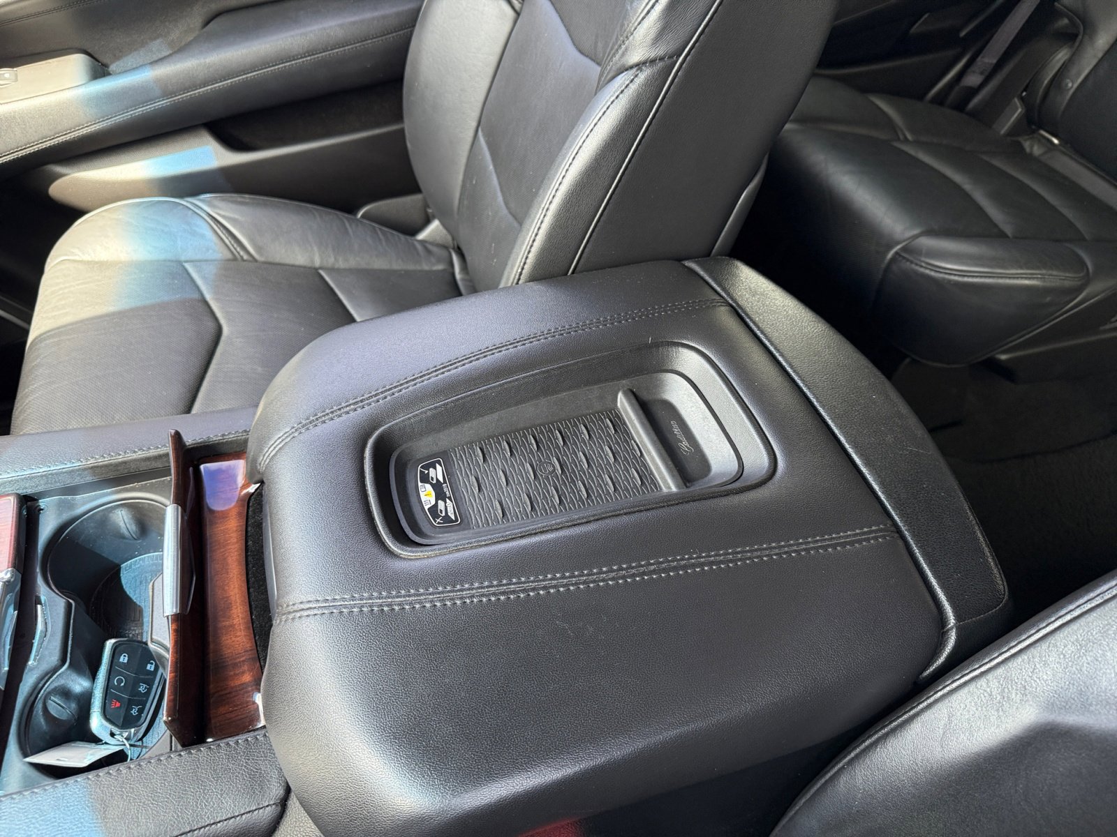 2015 Cadillac Escalade Luxury photo 14