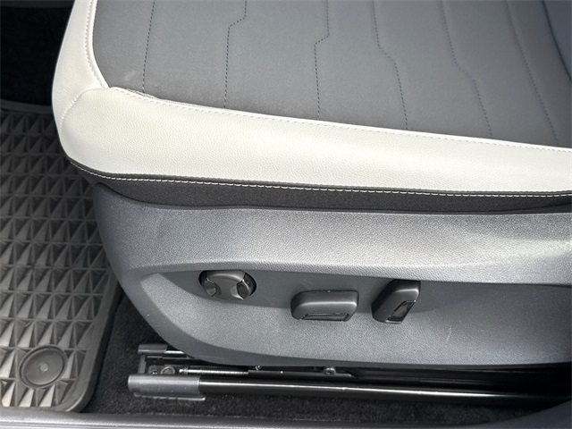 2025 Volkswagen Taos SE photo 27