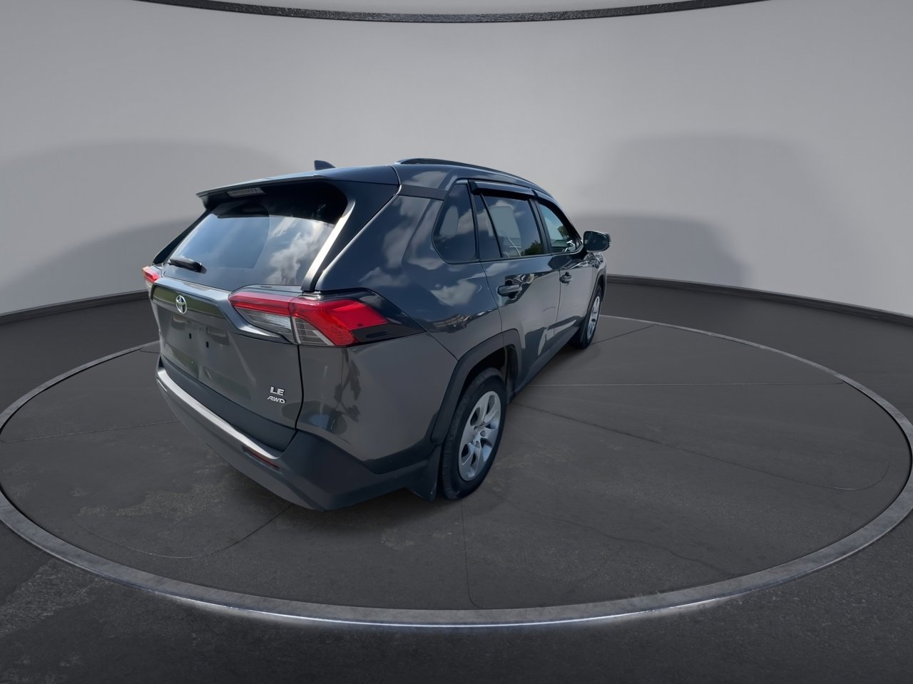 2021 Toyota RAV4 LE photo 8