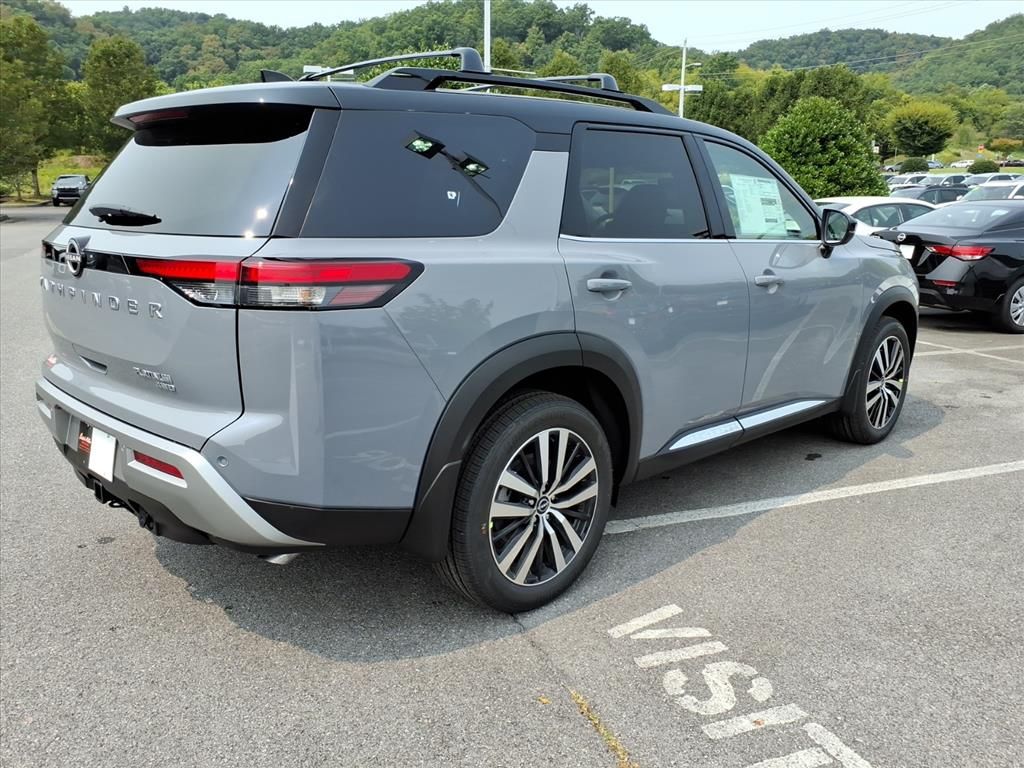 2025 Nissan Pathfinder Platinum photo 2