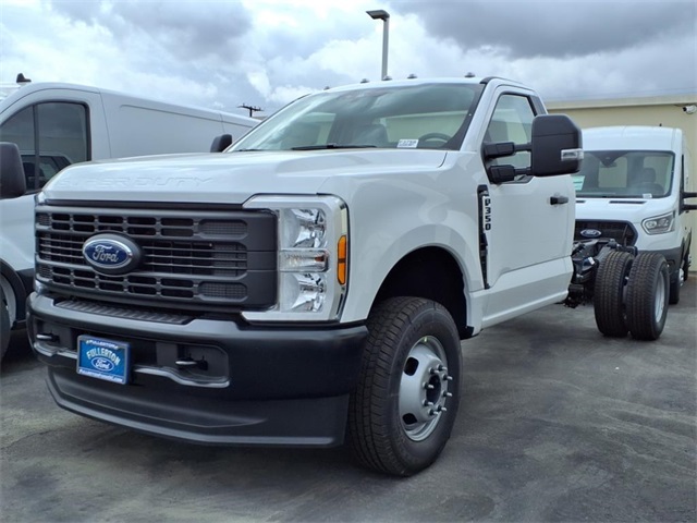 New 2025 Oxford White Ford F-350® XL image 1