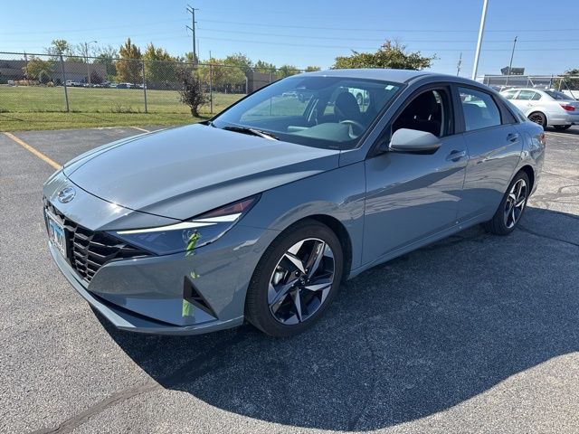2023 Hyundai Elantra SEL photo 2