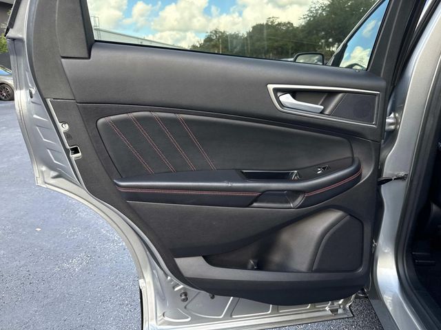 2020 Ford Edge ST photo 11