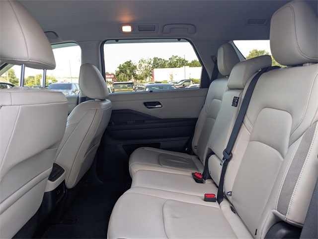 2022 Nissan Pathfinder SL photo 13