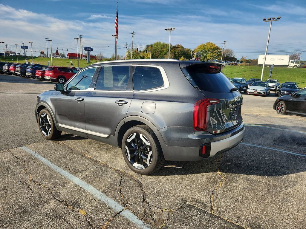 2024 Kia Telluride S photo 3