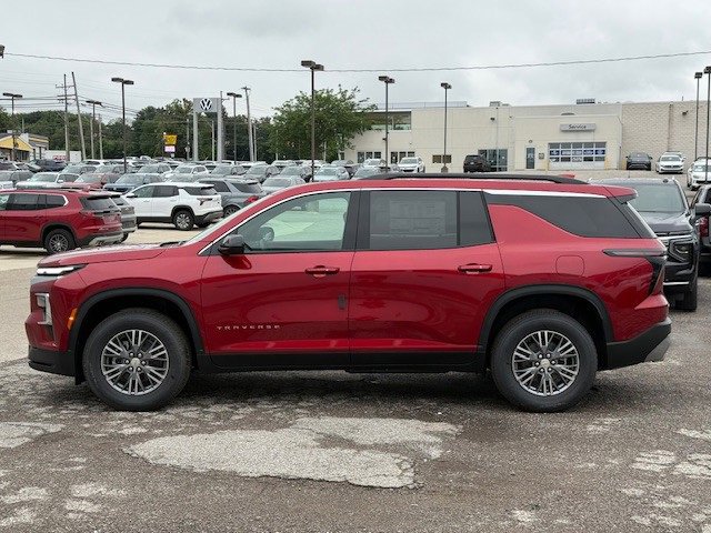 2025 Chevrolet Traverse photo 3