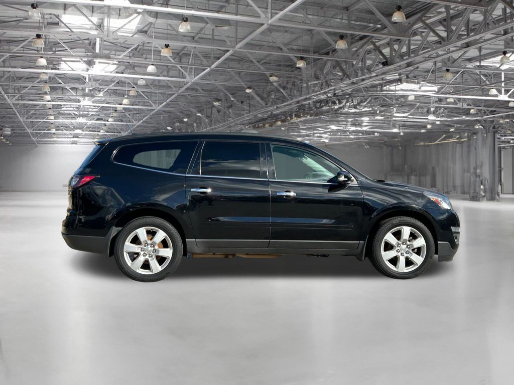 2017 Chevrolet Traverse 1LT photo 7
