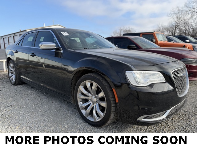 2018 Chrysler 300 Touring's photo