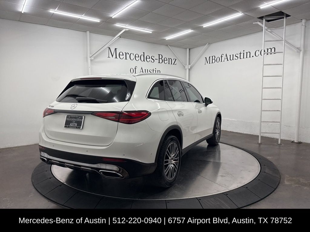2025 Mercedes Benz GLC 300 photo 5