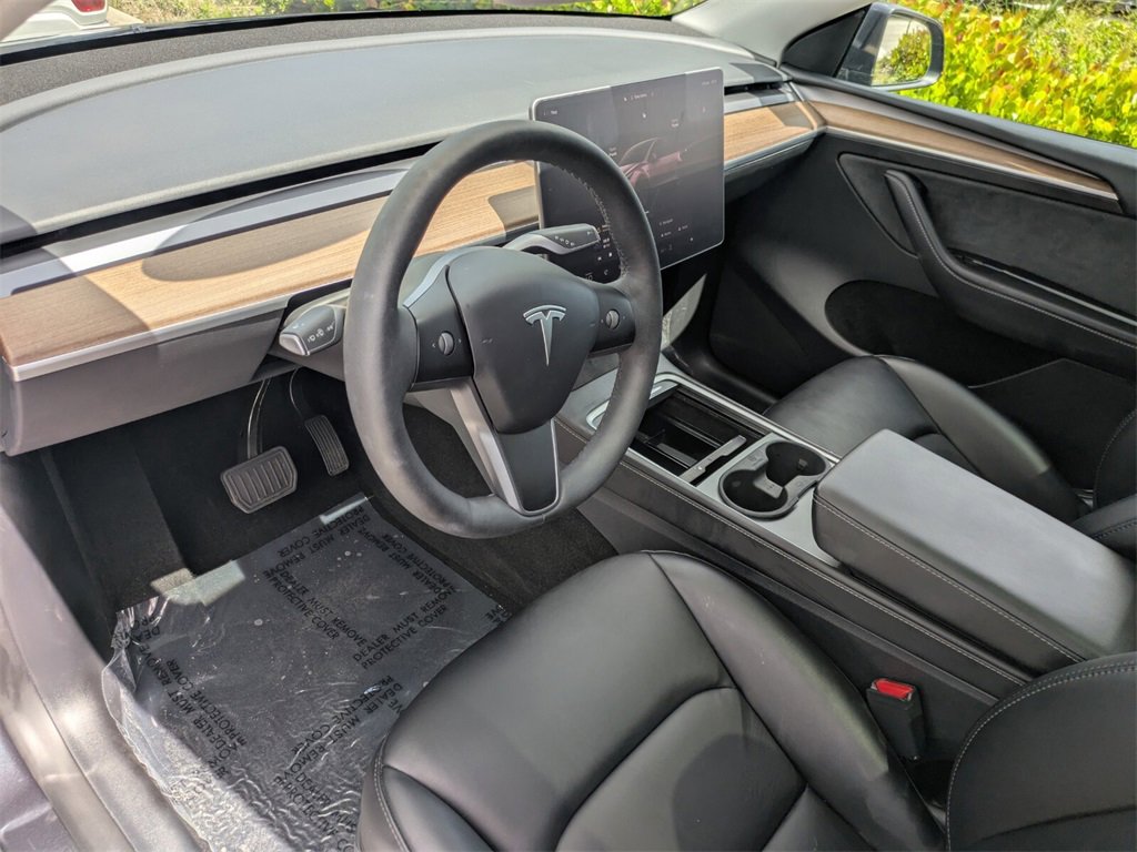 2024 Tesla Model Y Long Range photo 9