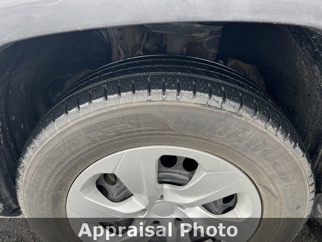 2020 Toyota RAV4 LE photo 5