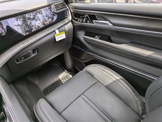2024 Jeep Grand Wagoneer II photo 13