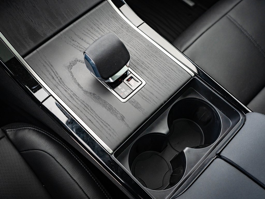 2026 Land Rover Range Rover Velar SE photo 31