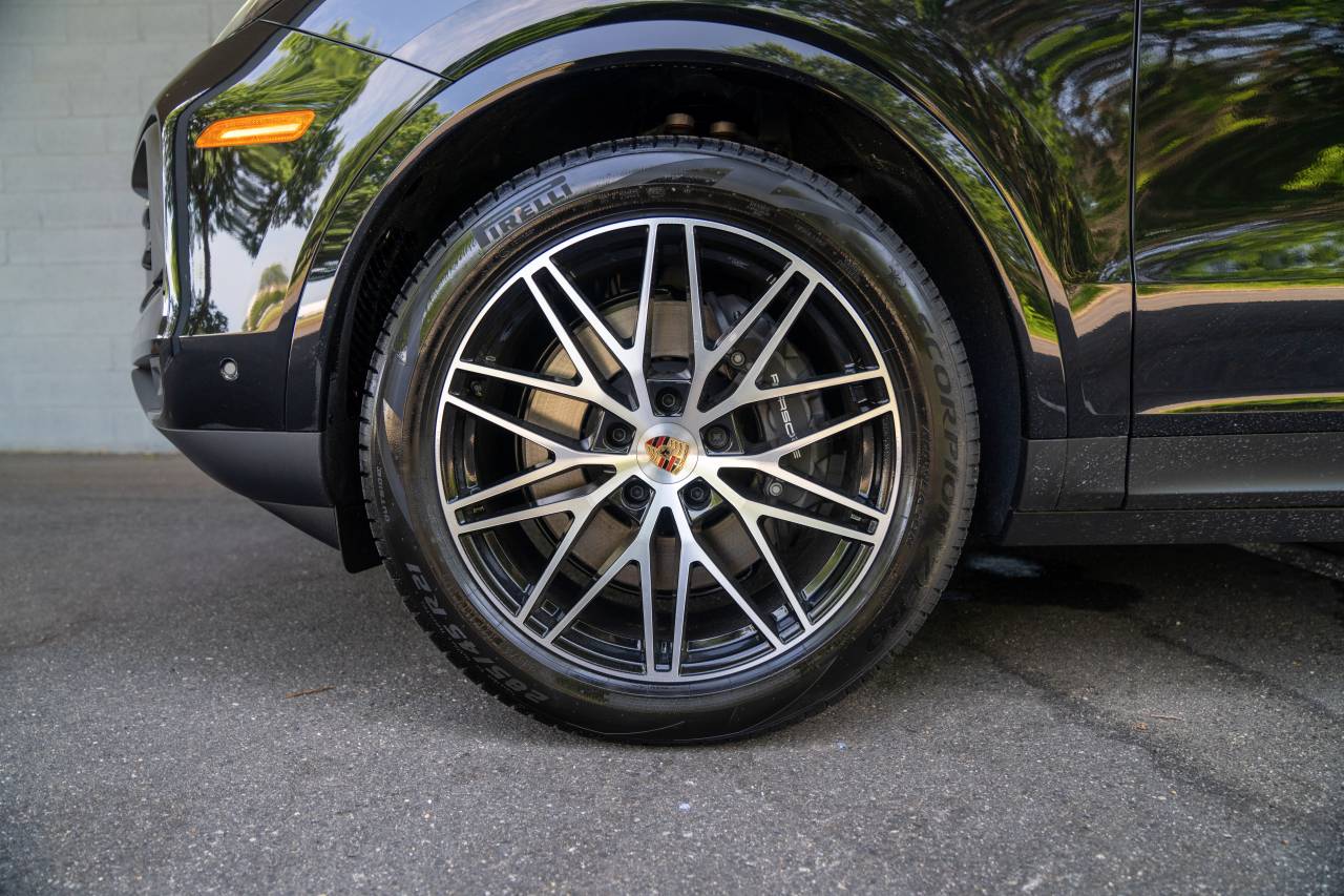 2025 Porsche Cayenne photo 5