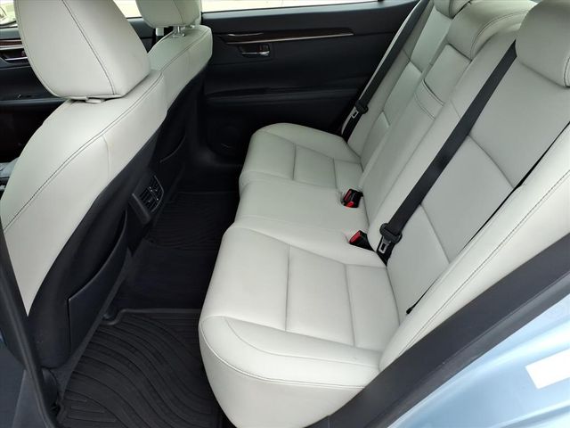 2013 Lexus ES 350 photo 11