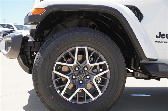 2025 Jeep Wrangler Sahara photo 4